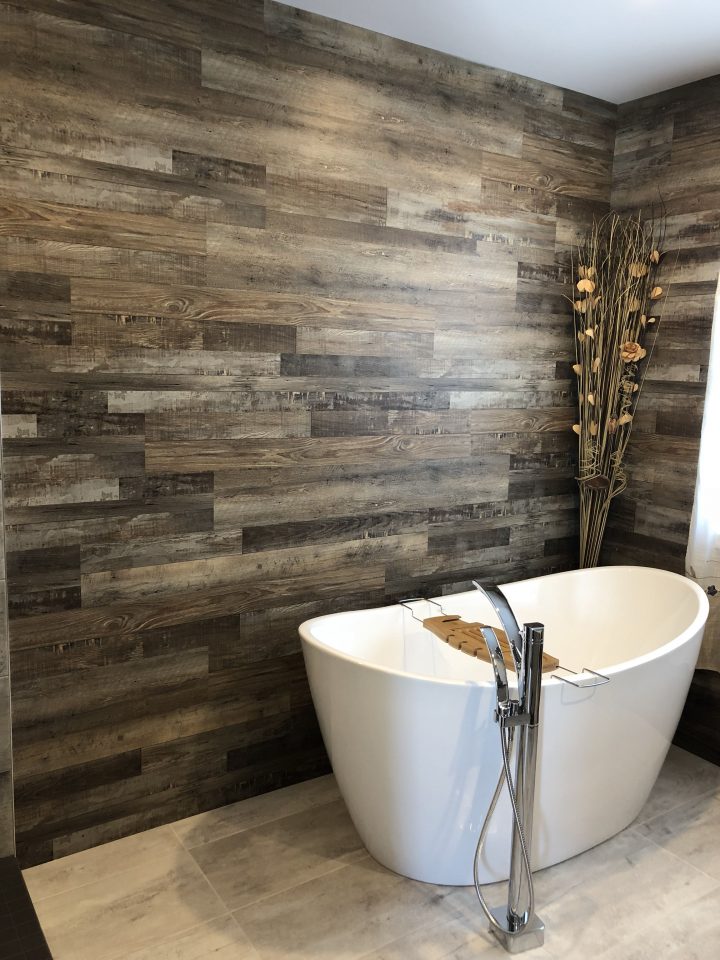 Rénovation Salle De Bain Avec Bain Autoportant Sur Mur De avec Revetement Mural Vinyle Salle De Bain
