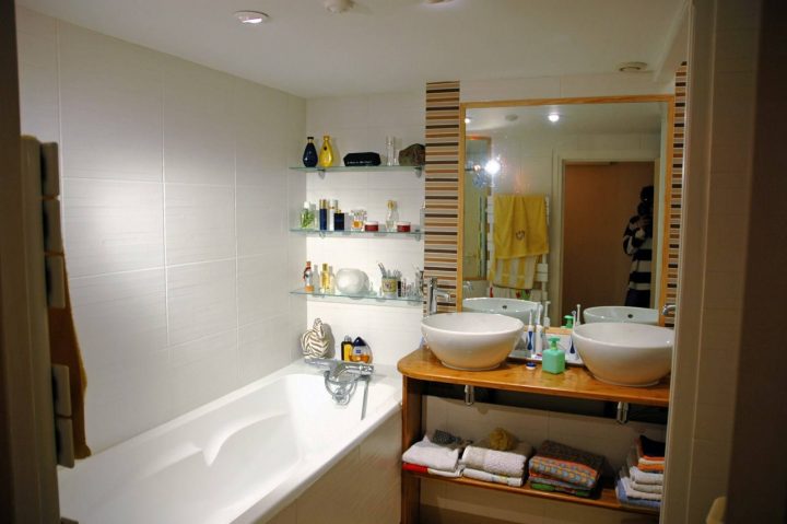 Rénovation Salle De Bain Lyon : Carrelage Et Douche serapportantà Salle De Bain Compacte