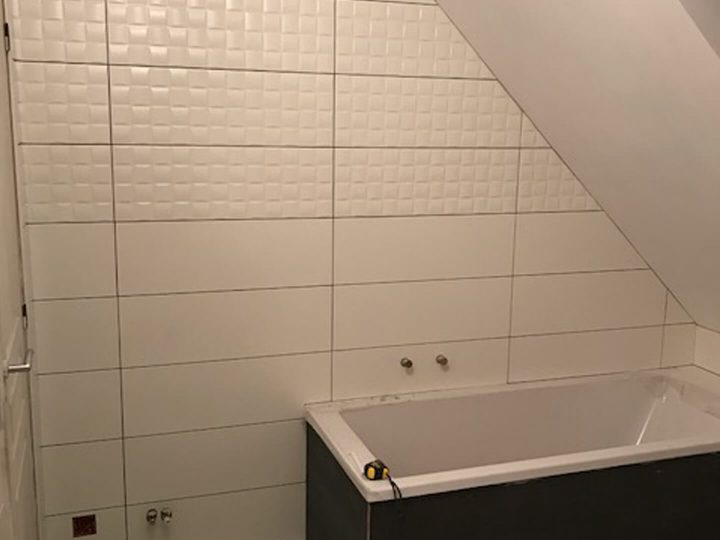 Rénovation Salle De Bains Contemporaine Sous Les Combles intérieur Étanchéité Carrelage Salle De Bain