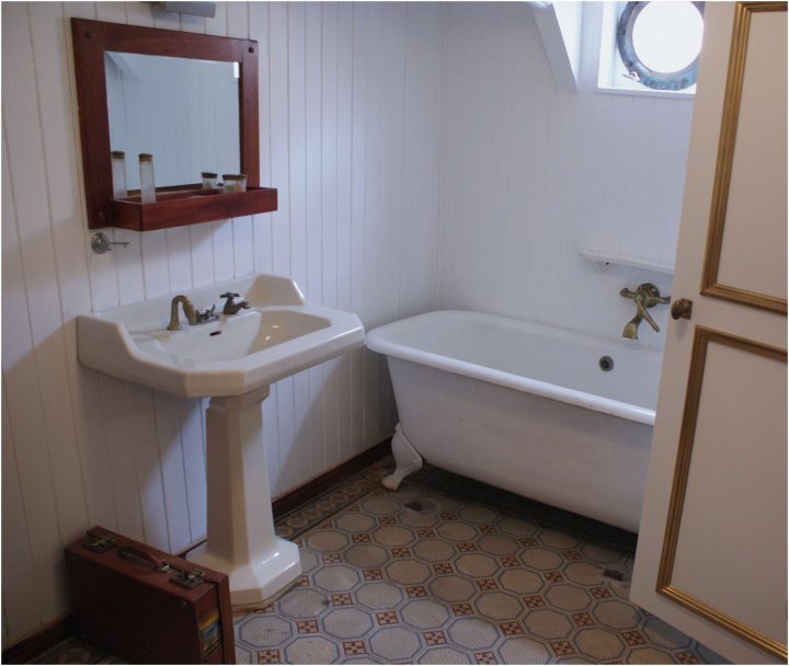 Renover Salle De Bain Sans Changer Carrelage | Venus Et Judes serapportantà Renover Salle De Bain Sans Changer Carrelage