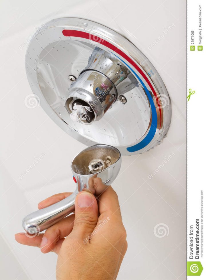 Robinet Cassé De Douche Image Stock. Image Du Baisse – 27971065 tout Casse Robinet