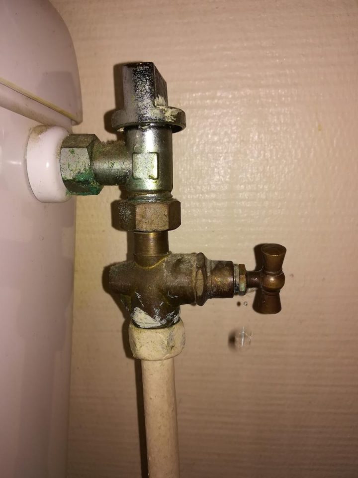 Robinet De Chasse D'eau Qui Fuit dedans Tete De Robinet Qui Fuit