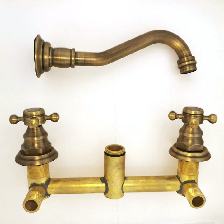 Robinet De Lavabo Eau Froide Laiton Antique 2 Poignées Pour concernant Robinet Salle De Bain Pas Cher