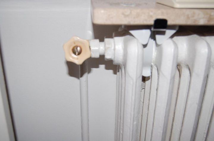 Robinet De Radiateur En Font Qui Fuit destiné Tete De Robinet Qui Fuit