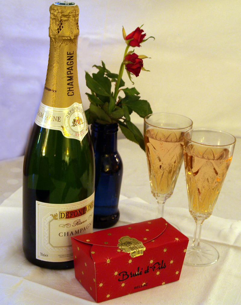 Romantic Stay | Champagne | Chocolates | Book Now | Chambres pour Chambre D Hote Bellac