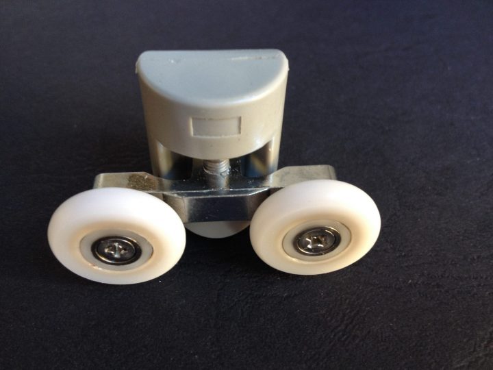 Roulette Pour Paroi De Douche ― Pare Baignoire Coulissant encequiconcerne Roulettes Cabine De Douche