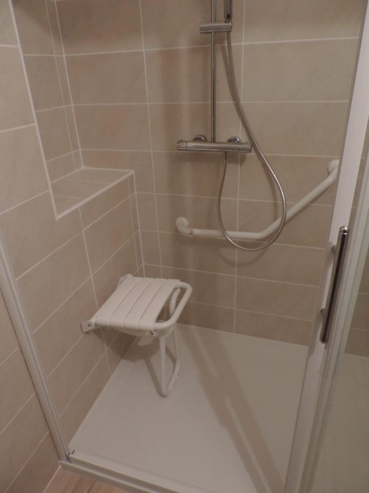 Salle De Bain Aménagement Pour Personne Âgée – Plomberie Et à Salle De Bain Personnes Agées