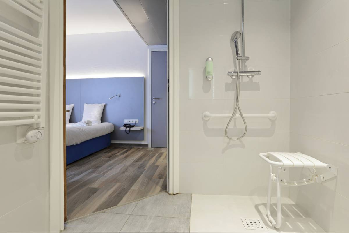 Salle De Bain Handicapé À Nancy &amp; Metz - Autonomie Habitat pour Salle De Bain Handicapé Norme