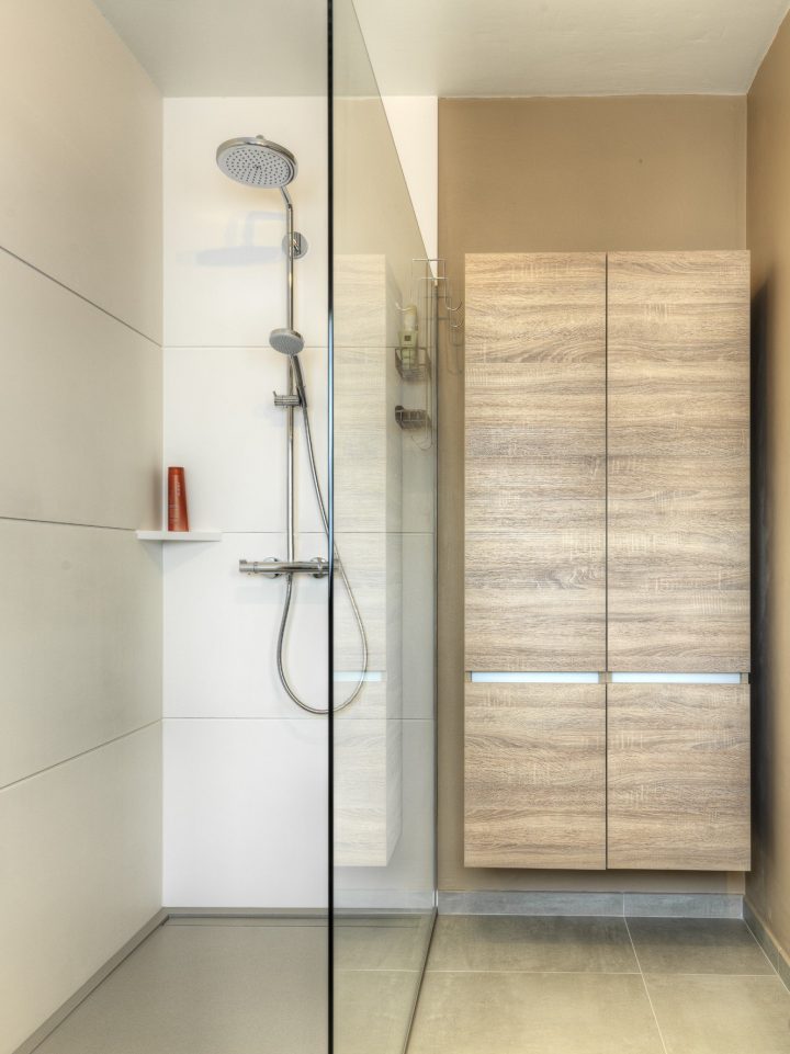 Salle De Bains Compacte Pour Projet Hôtelier encequiconcerne Salle De Bain Compacte