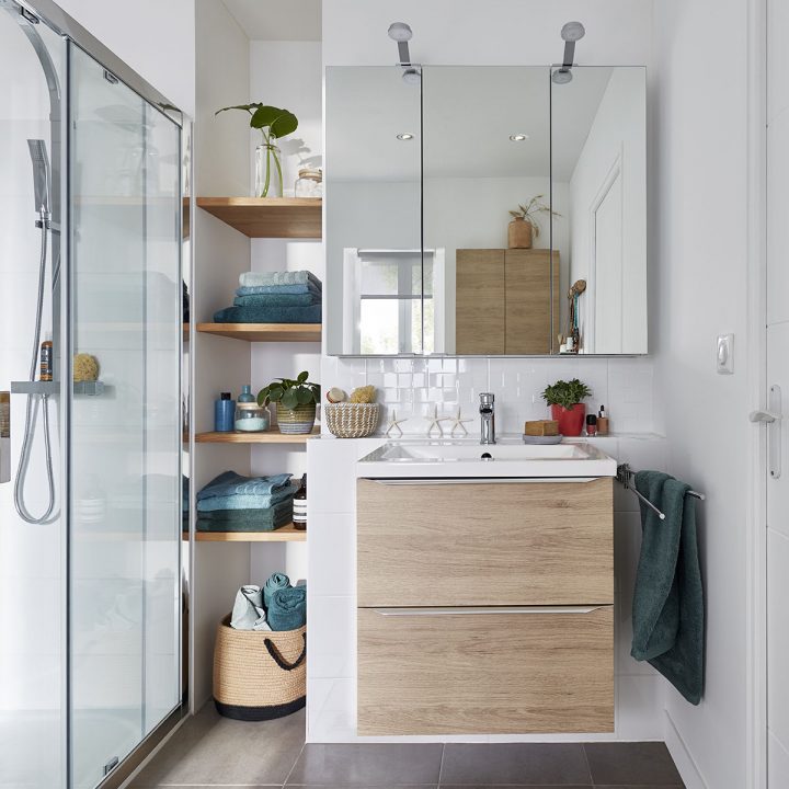 Salle De Bains Goodhome serapportantà Plan De Travail Salle De Bain Brico Depot