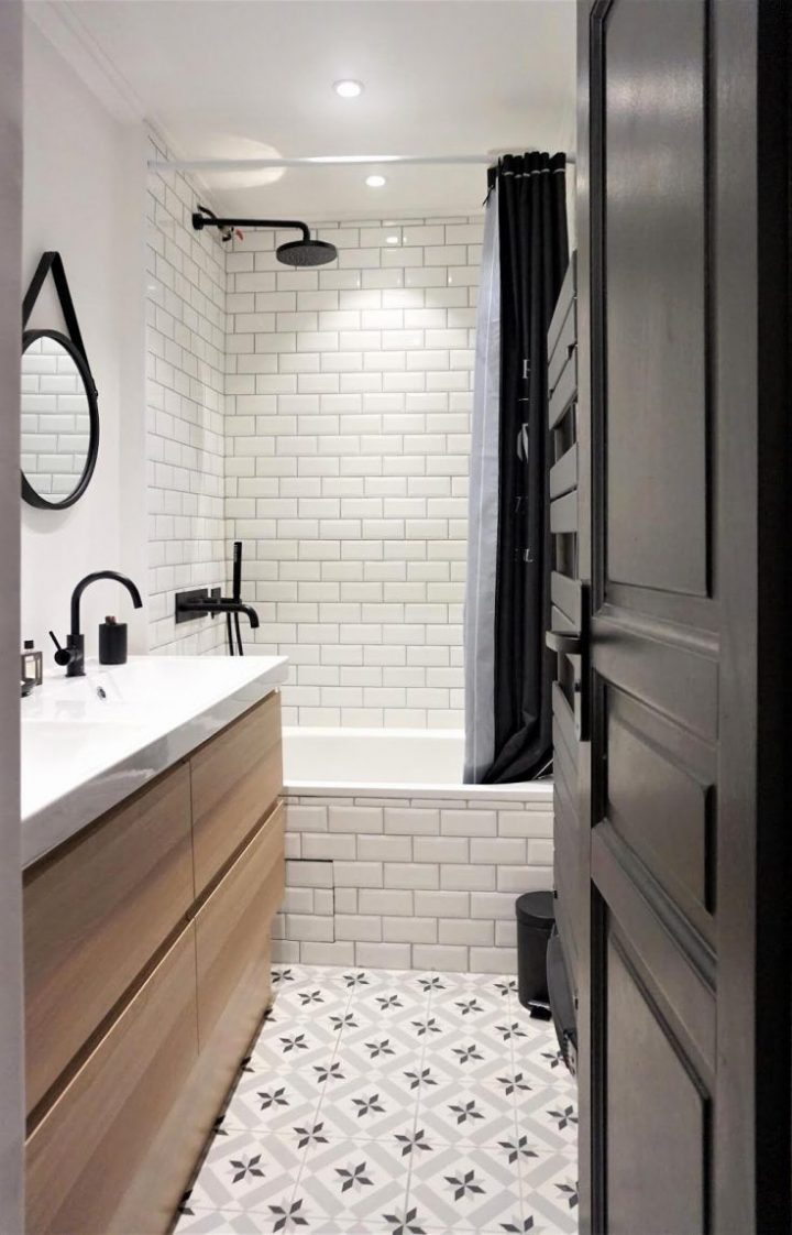 Salle De Bains Sans Fenêtre : 20 Idées Pour Bien L'aménager encequiconcerne Renover Salle De Bain Sans Changer Carrelage