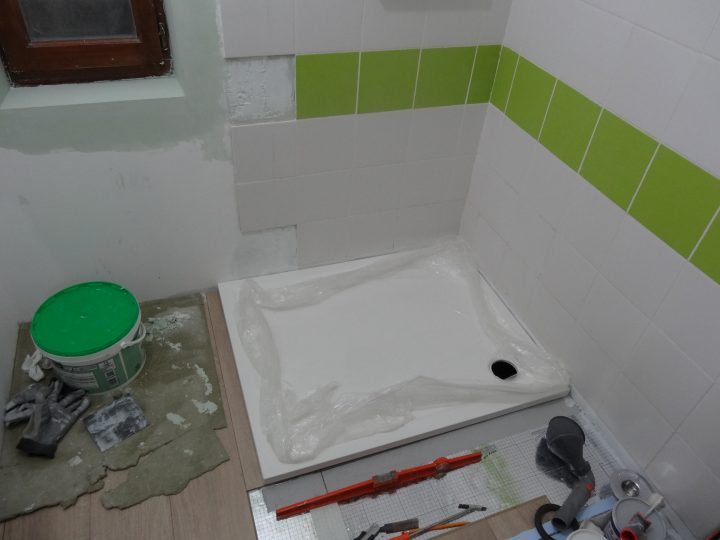 Salle De Douche : Rajout De Carrelage Et Receveur – La intérieur Poser Un Bac A Douche