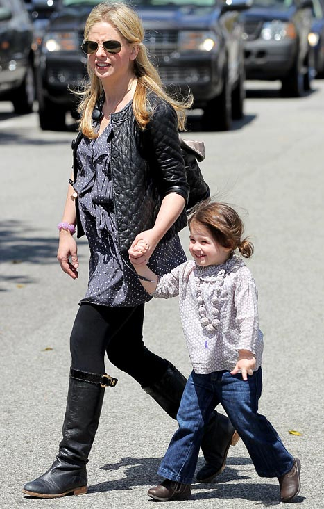 Sarah Michelle Gellar Pregnant With Second Child! – Us Weekly pour Sarah-Anne Parent Sarah Michelle Gellar Pregnant With Second Child! – Us Weekly pour Sarah-Anne Parent