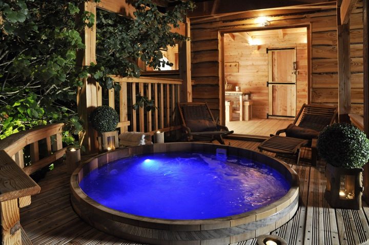 S'Envoyer En L'Air Dans Une Cabane Perchée – Tourissima concernant Chambre Avec Jacuzzi Privatif Rhone Alpes