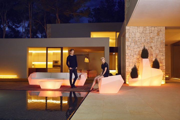 Siège Extérieur Lumineux Multicolore Faces Acérées Faz pour Salon De Jardin Lumineux