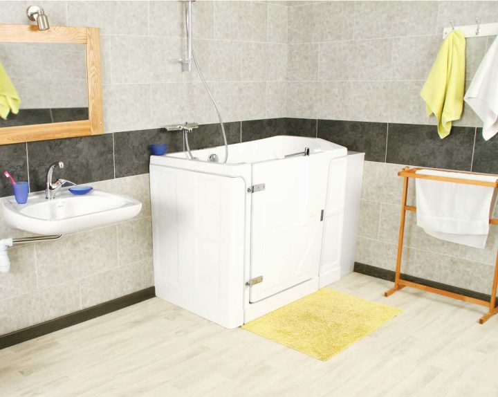 Siège Pivotant De Baignoire Ou De Douche Pour Handicapé concernant Siège Pour Salle De Bain