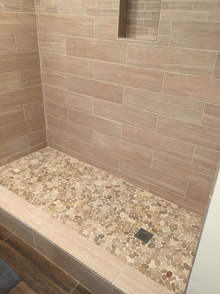 Sliced Java Tan Pebble Tile Shower Floor 2 | Idée Salle De pour Douche Surélevée