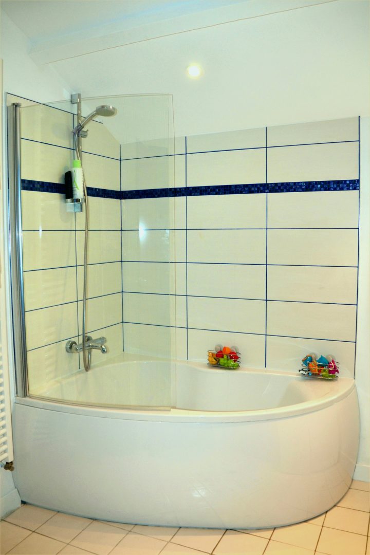 Source D'inspiration Baignoire Douche Balneo – Luckytroll tout Bain Douche Nancy