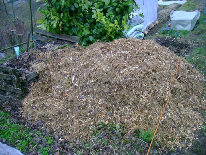 Stockage Des Copeaux De Bois Pour Les Paillages – Le pour Lithothamne Jardin Stockage Des Copeaux De Bois Pour Les Paillages – Le pour Lithothamne Jardin