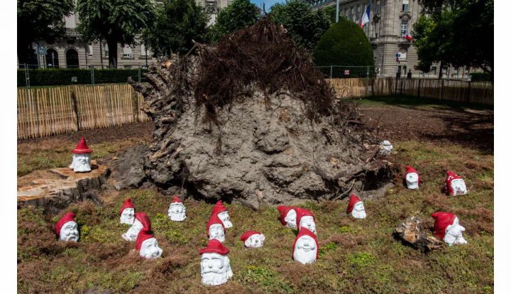 Strasbourg | Vingt Nains De Jardin En Hommage À Deux encequiconcerne Nain De Jardin Pas Cher