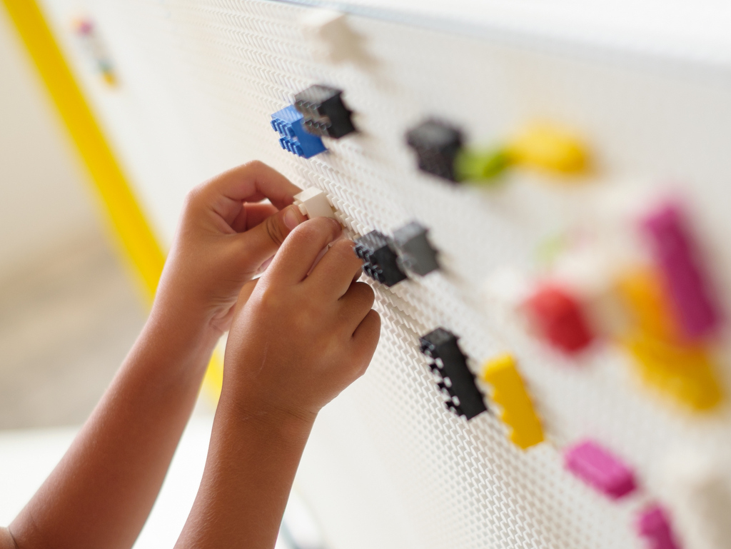 Stüda, Des Meubles Personnalisables Avec Des Lego - Joli Place serapportantà Meuble En Lego