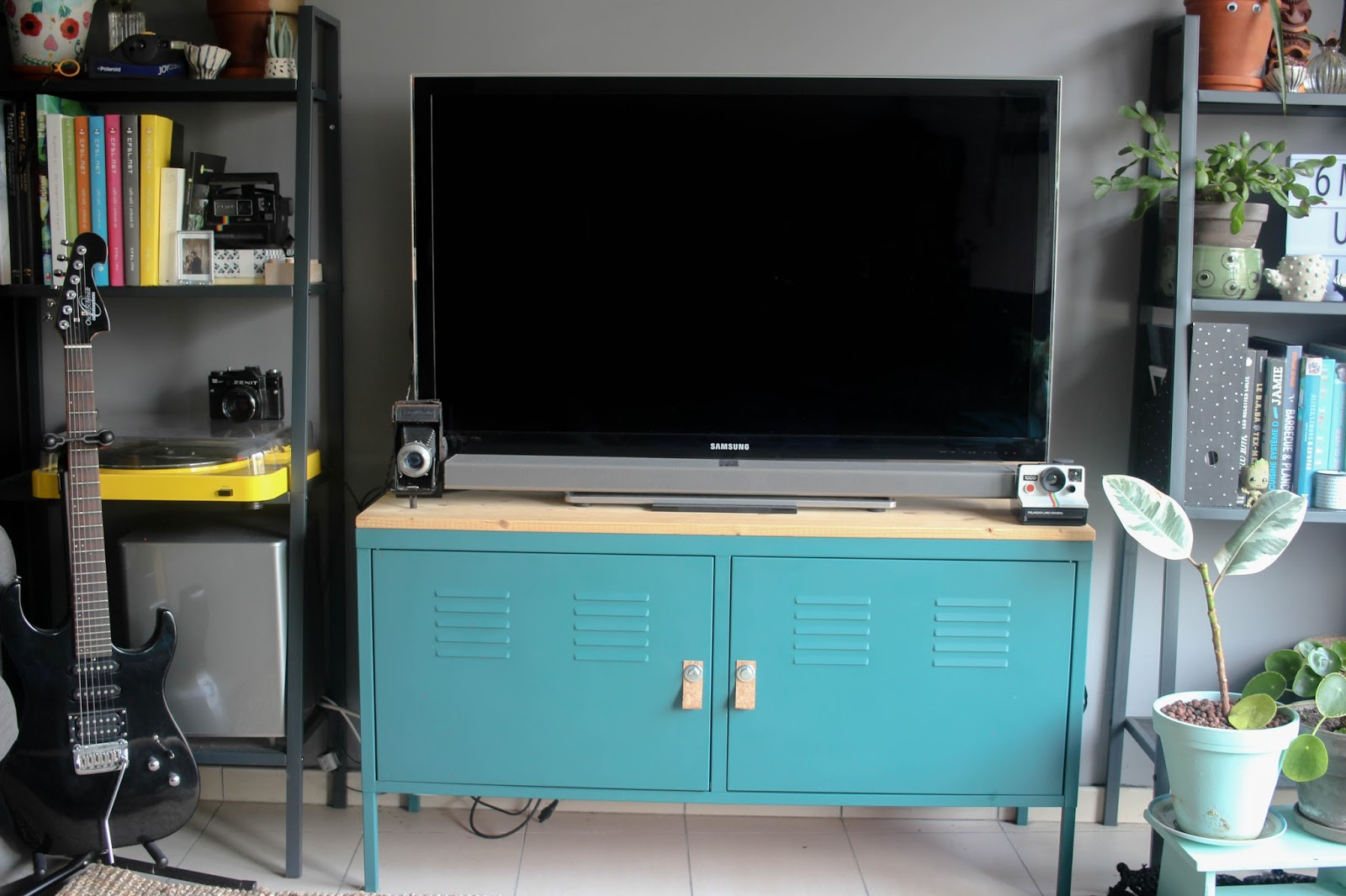 Sugar And Dinosaurs: Diy - Relooker Un Meuble Tv En Métal concernant Ikea Meuble Case