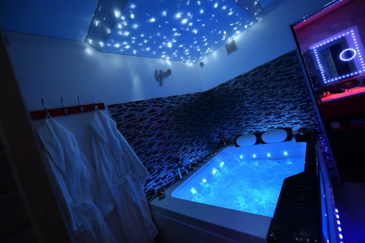 Suite Romantique, Spa Privatif Et Sauna À Dijon – Introuvable destiné Chambre Avec Jacuzzi Privatif Pas Cher Suite Romantique, Spa Privatif Et Sauna À Dijon – Introuvable destiné Chambre Avec Jacuzzi Privatif Pas Cher