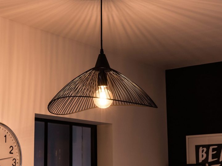 Suspensions Luminaires, La Lumière Au-Dessus De Vos Têtes serapportantà Lustre Salle À Manger Leroy Merlin