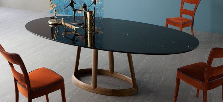 Table Avec Plateau En Marbre Oval, Pied En Bronze | Table intérieur Table En Plexiglas Salle À Manger
