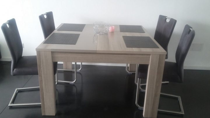 Table Carrée Izzy + 4 Chaises Cuir Mobilier De France concernant Salle A Manger Chez But