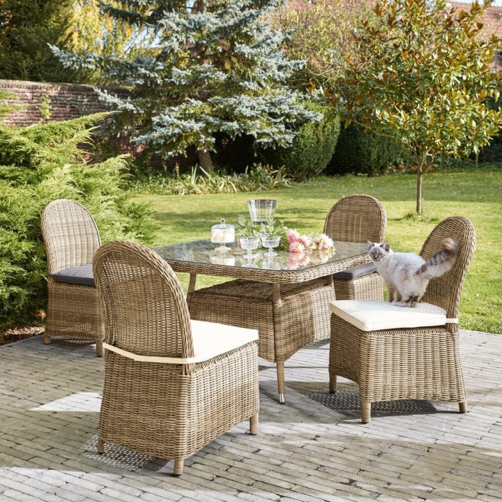 Table De Jardin Carrée En Verre Trempé Et Résine Tressée 4 à Table Jardin 4 Personnes