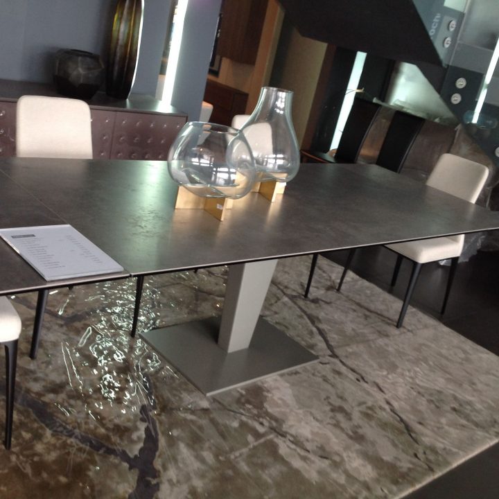 Table De Repas Nephtis, Design Studio Roche Bobois – Chaises pour Chaises Salle À Manger Roche Bobois
