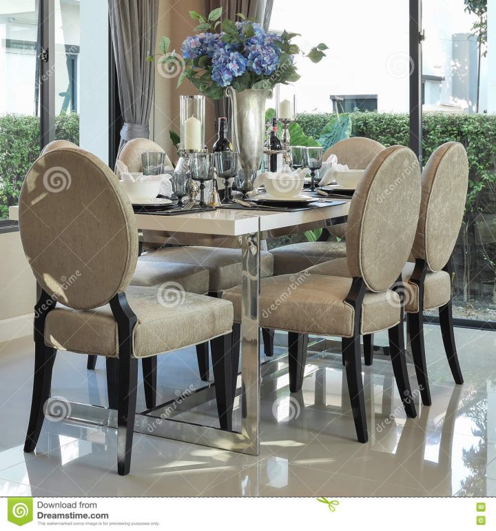 Table De Salle À Manger Et Chaises Confortables Avec L dedans Chaises Confortables Salle Manger