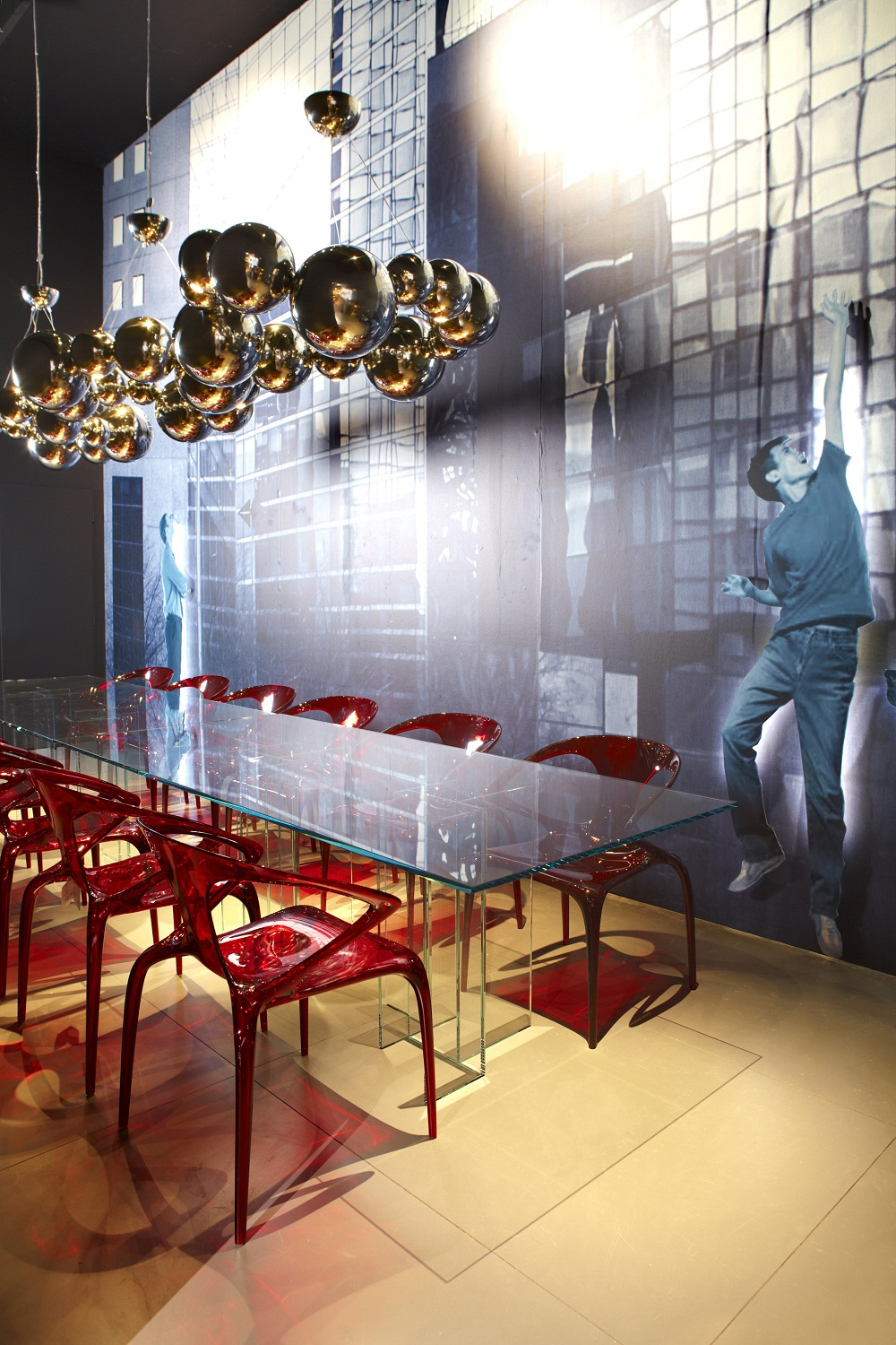 Table En Verre Astrolab Et Chaises Ava Bridge, Collection à Chaises Salle À Manger Roche Bobois