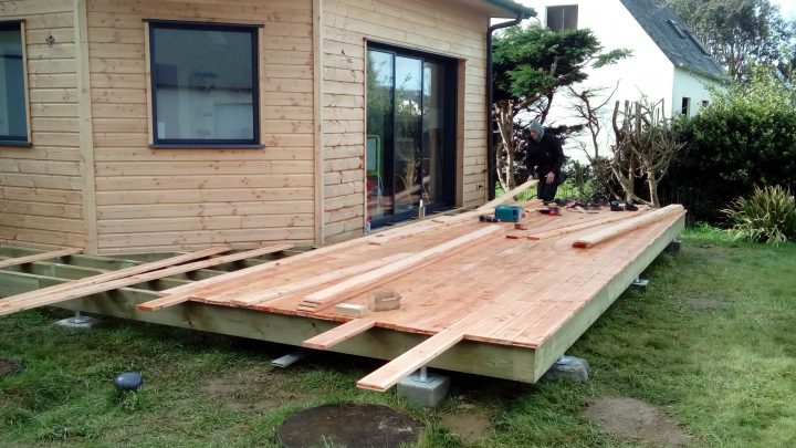 Terrasse Bois En Pin Douglas Landéda – Maisons Bois Acacia destiné Dalle Bois Douglas Natérial