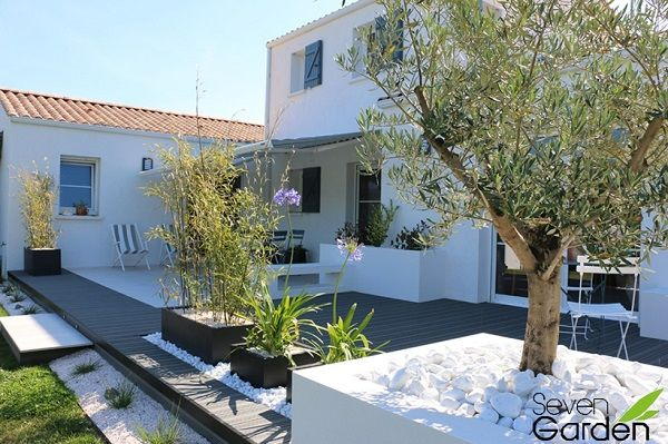 Terrasse De Jardin Contemporaine Et Chic Avec Explicatons encequiconcerne Parterre Devant Maison Moderne