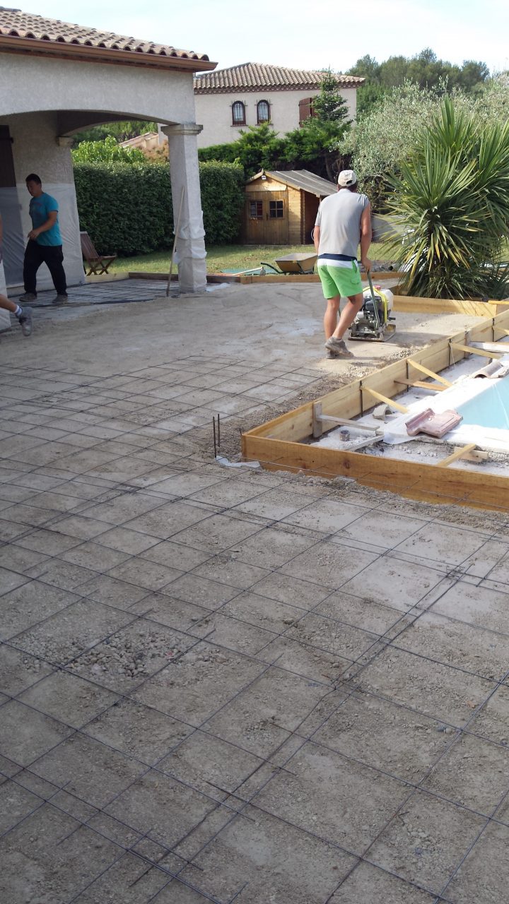 Terrasses Et Plage De Piscine En Béton Imprimé Motif Roche concernant Plage De Piscine En Béton Imprimé