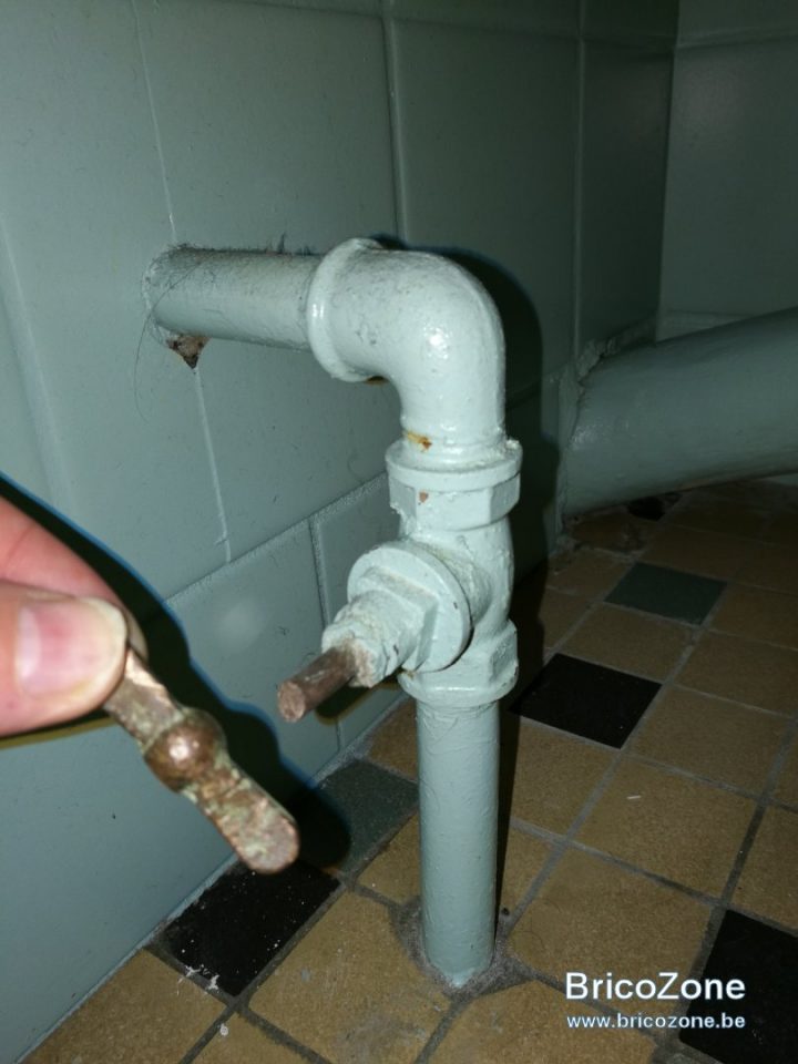 Tête De Robinet Vanne Arrivée D'eau Cassée serapportantà Casse Robinet