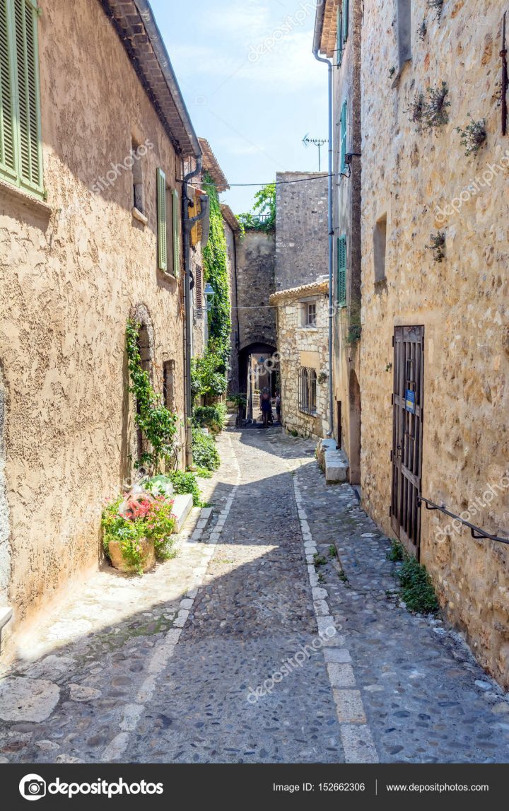 Típica Rua Estreita Em Saint Paul De Vence, França — Stock concernant Chambre D Hote Saint Paul De Vence