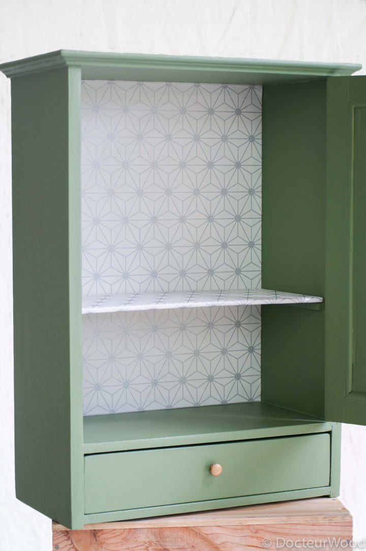 Transformation De Meuble : L'Armoire À Pharmacie dedans Meuble A Pharmacie