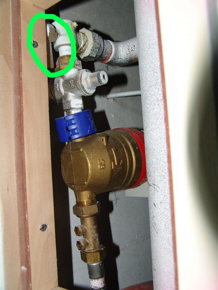 Très Fort Sifflement Eau Chaude – Linternaute encequiconcerne Robinet Qui Bouge