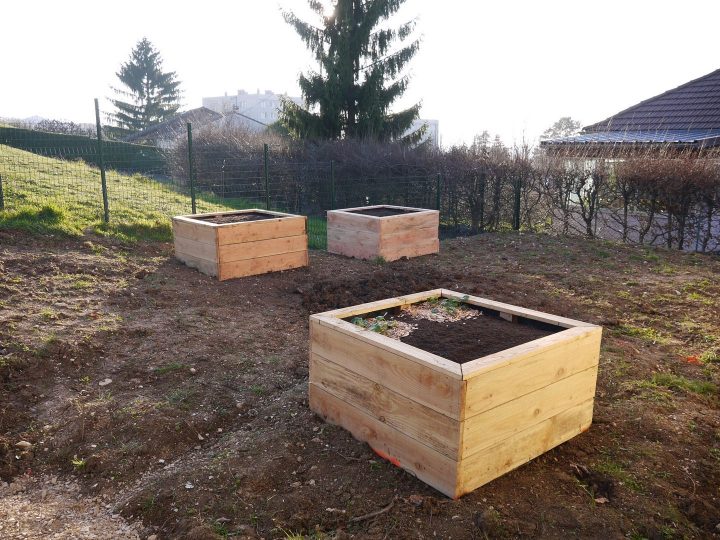 Troisième Jardin En Bois, Un Peu De Bordure Et Plantation concernant Copeaux De Bois Pour Jardin