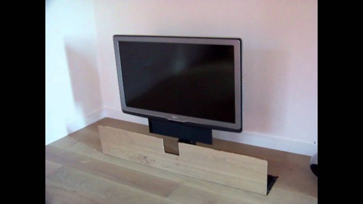 Tv Lifting System Integrated In Floor With Swivel Option concernant Tv But