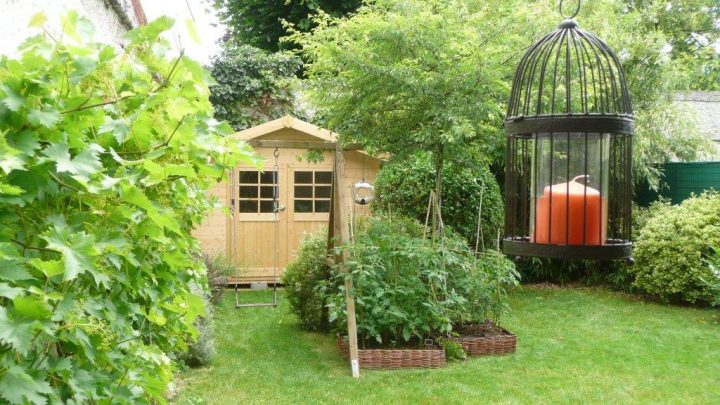 Un Abri En Bois Pour Aménager Son Jardin De Ville – Blog tout Petit Cabanon De Jardin