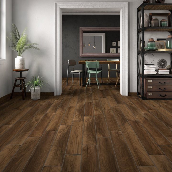 Un Carrelage Aspect Parquet Foncé Pour Le Séjour dedans Carrelage Sejour Tendance 2019 Un Carrelage Aspect Parquet Foncé Pour Le Séjour dedans Carrelage Sejour Tendance 2019