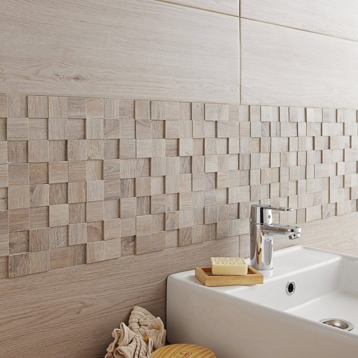 Un Carrelage Mural Et Mosaïque Imitation Bois | Salle De concernant Panneau Mural Salle De Bain Castorama
