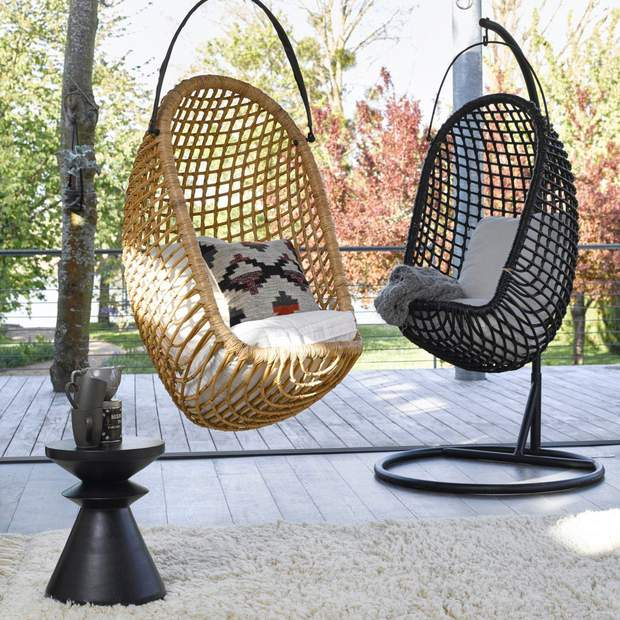 Un Fauteuil Oeuf Suspendu Au Jardin – Femme Actuelle tout Fauteuil Oeuf Jardin