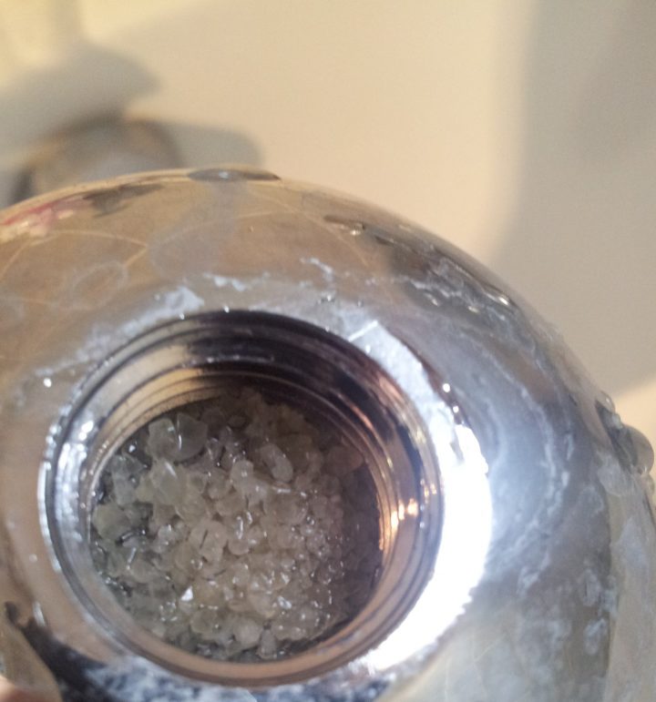 Un Filtre Douche Anti-Calcaire Pour Retrouver Une Peau Douce serapportantà Filtre Anti Calcaire Robinet