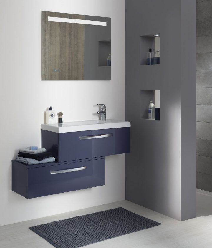 Un Style Contemporain Pour Cette Salle De Bain Aux Couleurs pour Meuble Salle De Bain Gris Laqué