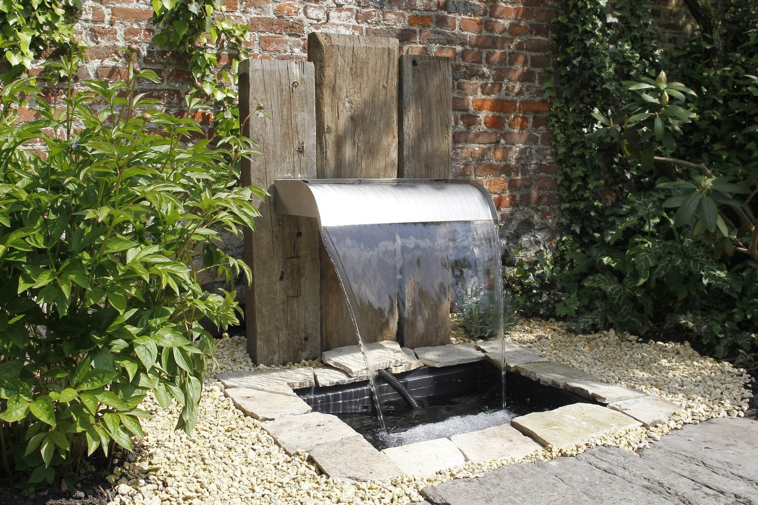 Une Fontaine Design Pour Le Jardin | Leroy Merlin à Robinet Extérieur Décoratif Leroy Merlin